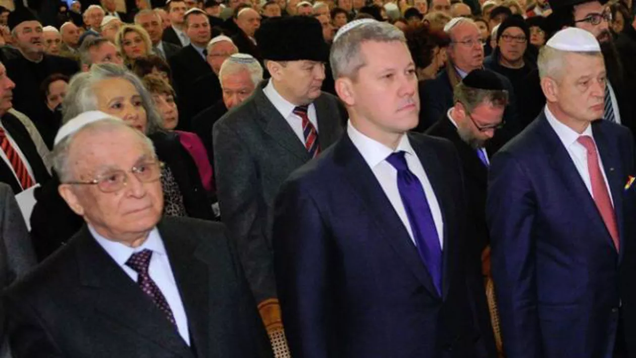 Cătălin Predoiu, între Ion Iliescu și Sorin Oprescu: Noul candidat al PNL la Primăria Capitalei, flancat de PSD-iși cu ștate vechi (FOTO)