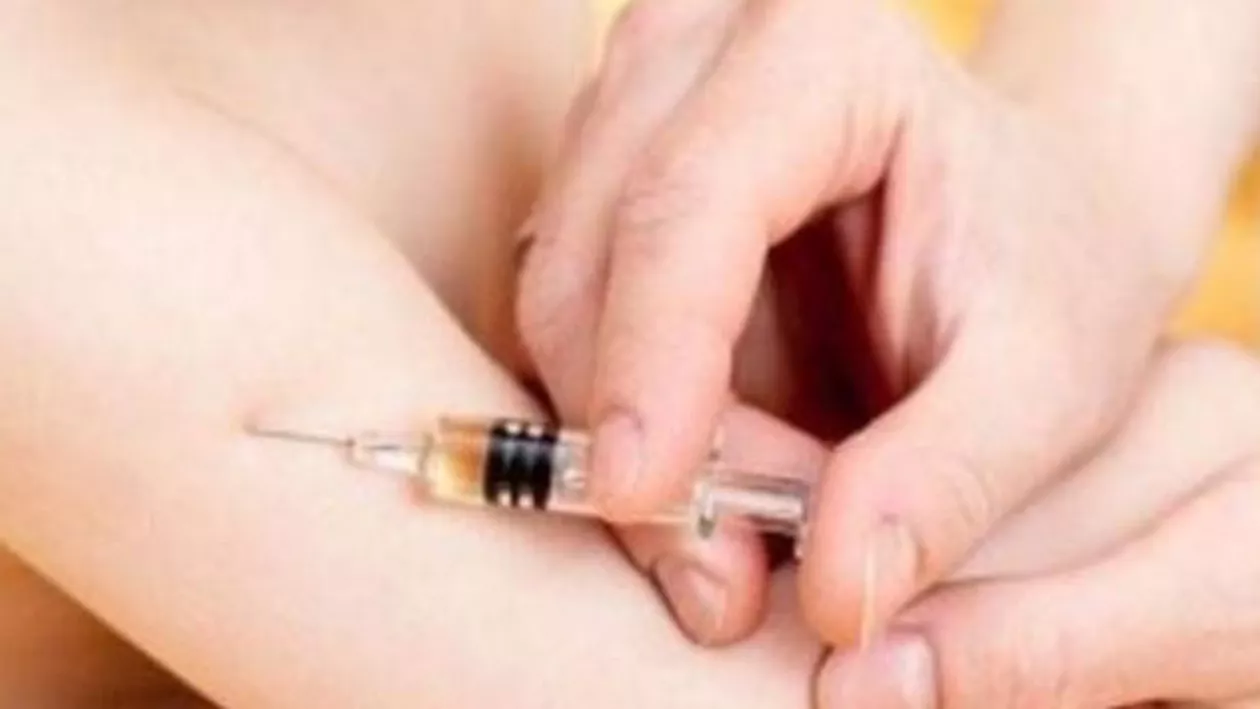 Românii, cobai pentru medicamente: Ministerul Sănătății a dat 2 milioane de euro pe un vaccin cu prospect în rusă, făcut pentru Kazahstan (VIDEO)