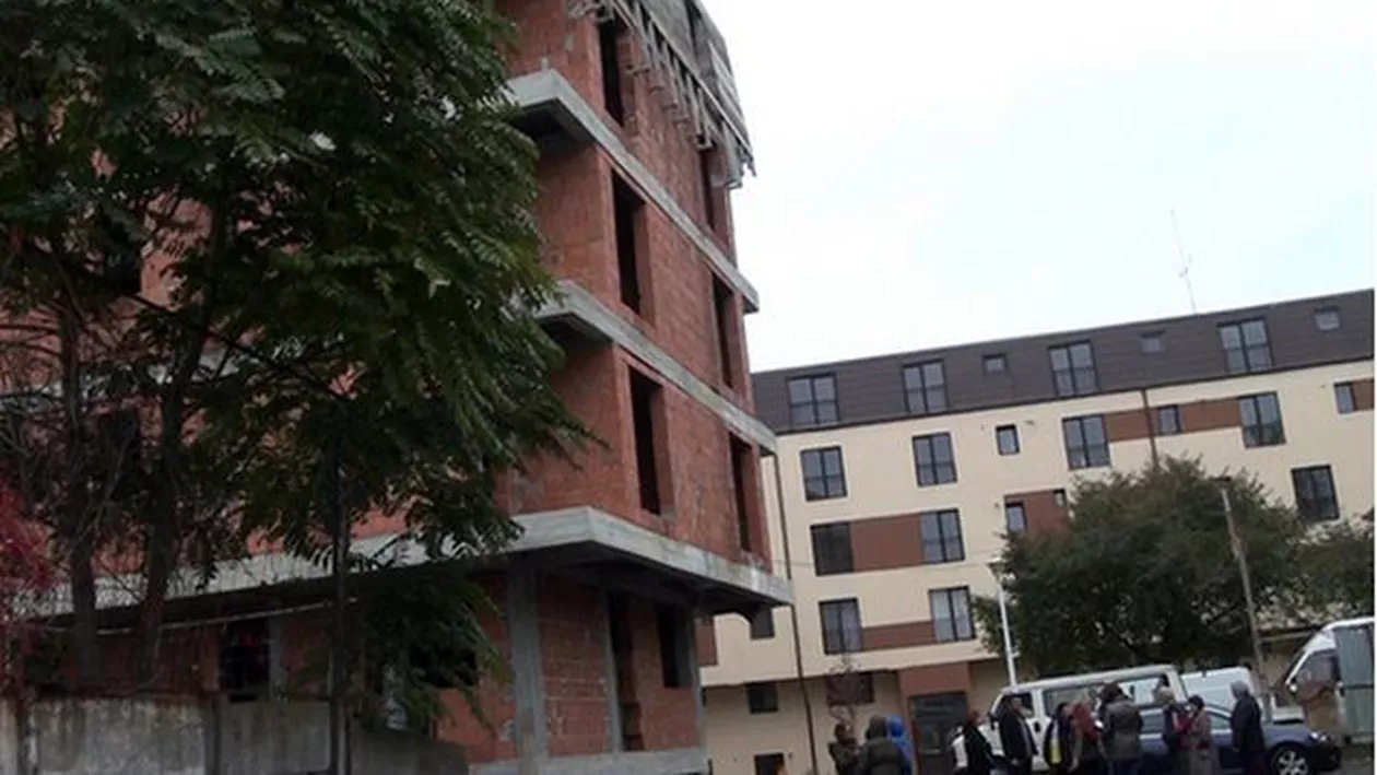 Două blocuri ridicate ilegal în Sectorul 4 vor fi demolate pe cheltuiala dezvoltatorului (FOTO)