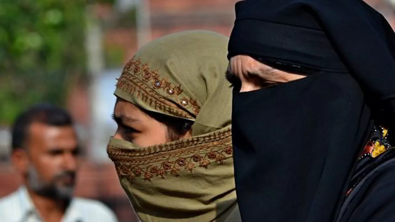 Letonia vrea să interzică femeilor musulmane să mai poarte burka: „Cultura noastră trebuie protejata”