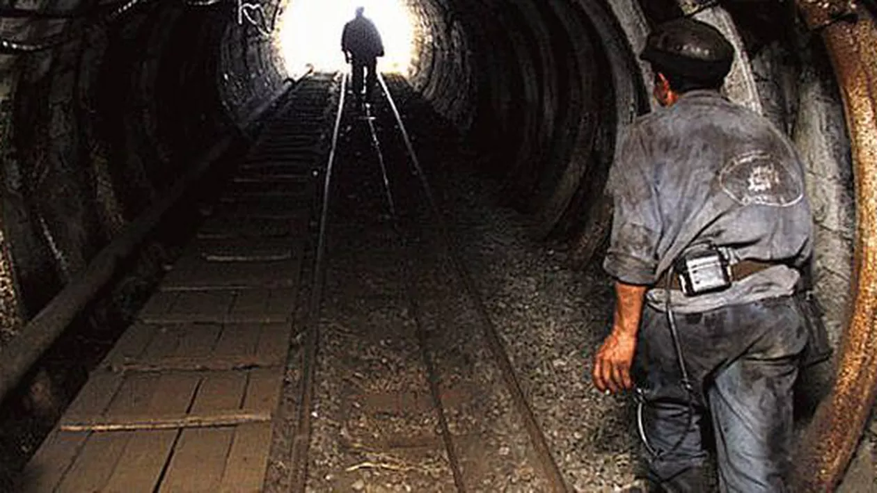 Situaţie incredibilă în Valea Jiului. Statul îşi vinde singur cărbunele produs acolo
