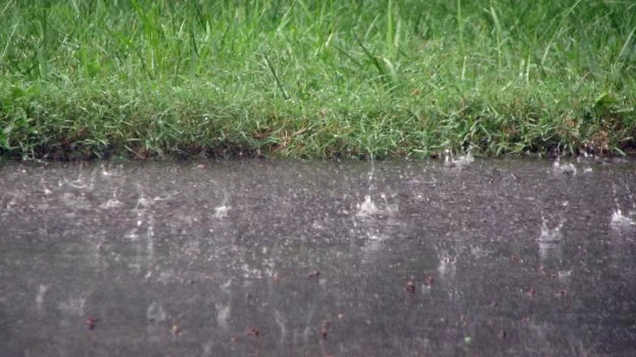 Avertizare vreme rea pentru următoarele trei zile, inclusiv de Florii: Ploi, temperaturi scăzute și precipitații mixte în toată țara (VIDEO)