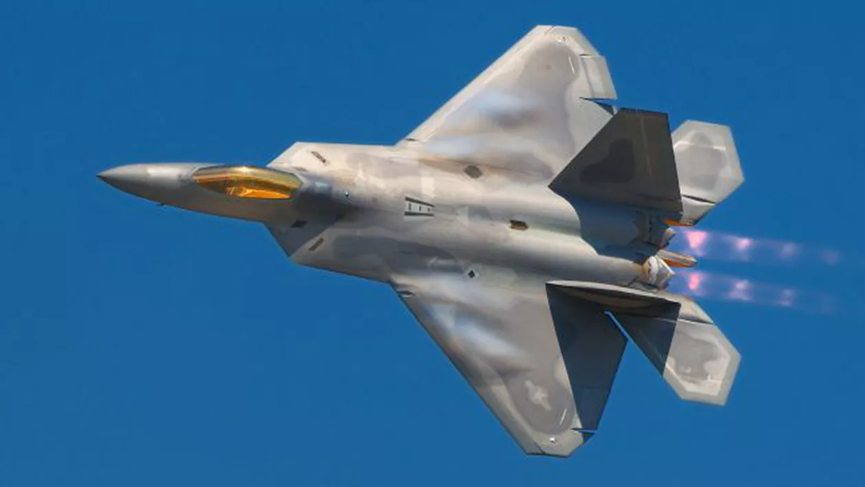 Avioane invizibile F22 Raptor ale armatei SUA au aterizat la baza aeriană de la Mihail Kogălniceanu