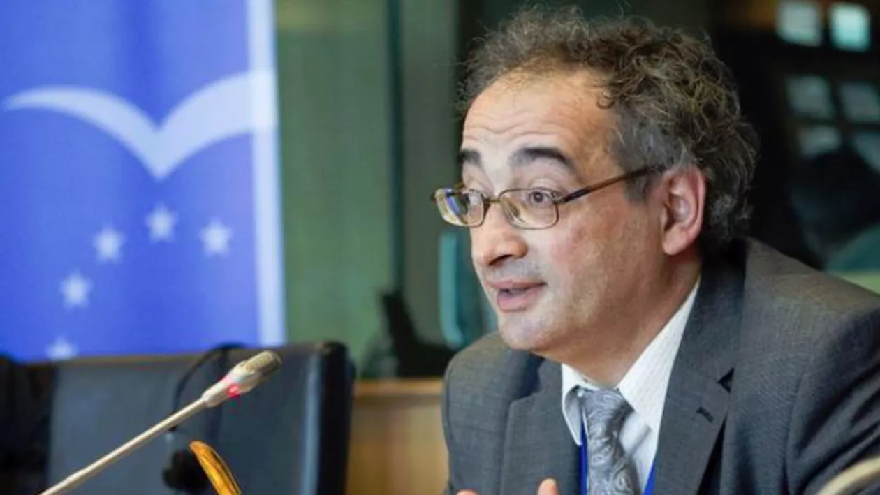 "Mai tresare cineva noaptea cu gîndul la cei peste care lumea s-a închis sub comunism?". Traian Ungureanu: Tragem cu dinții să lichidăm seriozitatea şi să ne facem pulbere, după ce ne-am făcut praf