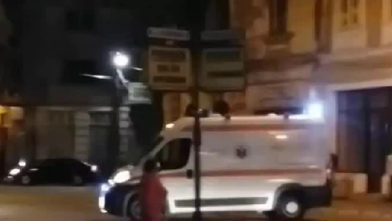 Un tânăr beat a spart geamurile mai multor clădiri din centrul Brăilei (VIDEO)