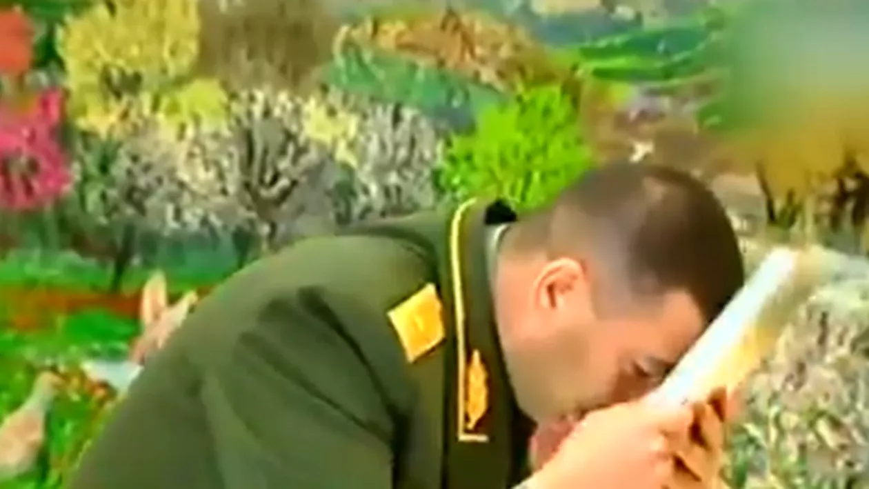 Omagiu în Turkmenistan: Ropote de aplauze de la miniștri pentru cartea despre ceai a președintelui (VIDEO)
