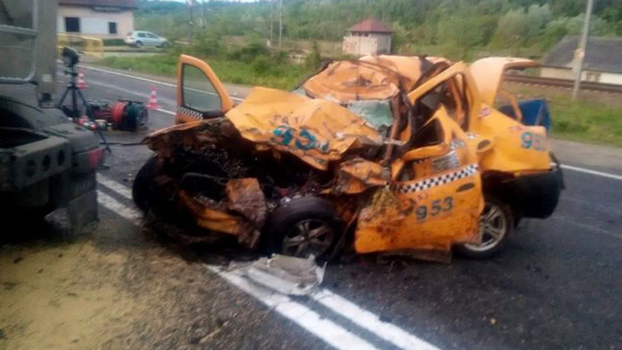 Două persoane au murit într-un accident de circulaţie produs pe DN 1, la Nistoreşti