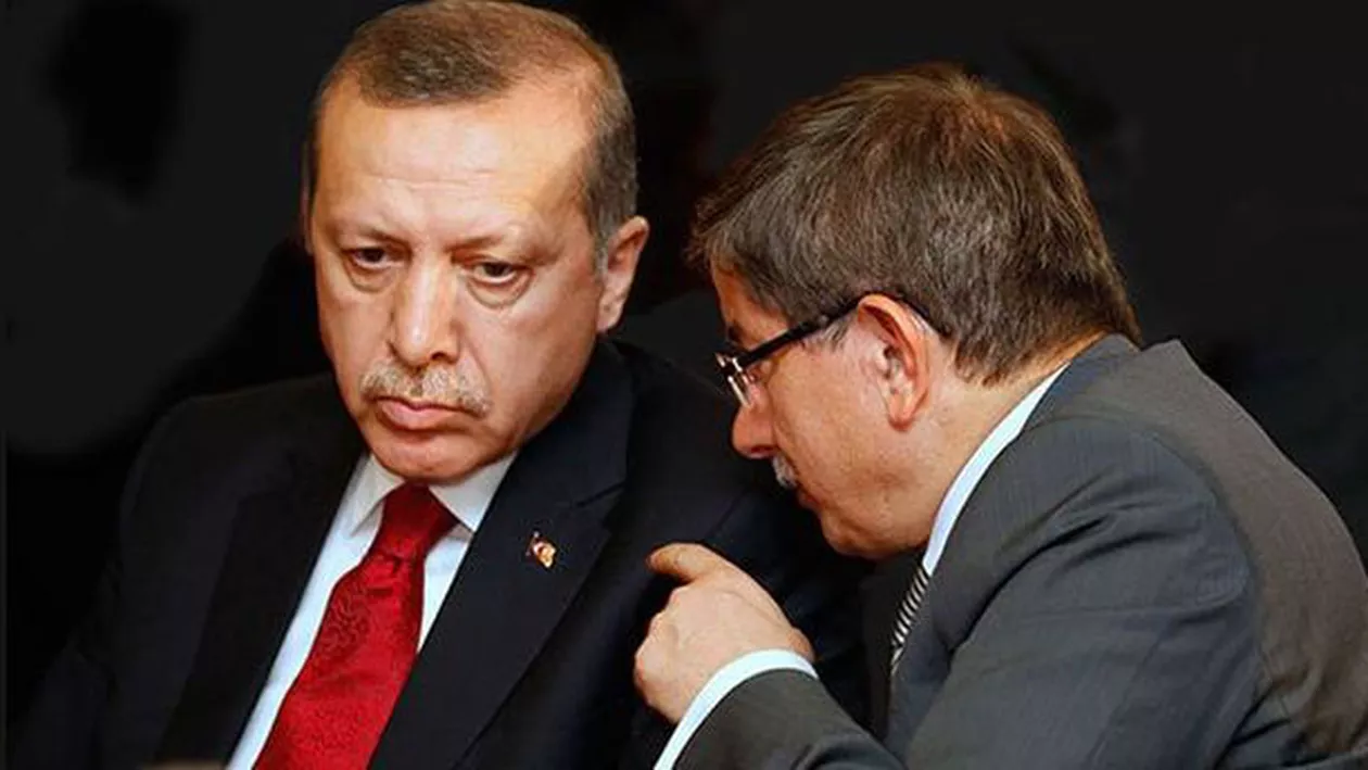 Zvonurile despre ruptura dintre Erdogan și Davutoglu, din ce în ce mai întemeiate: AKP organizează un congres extraordinar la care premierul turc nu mai candidează