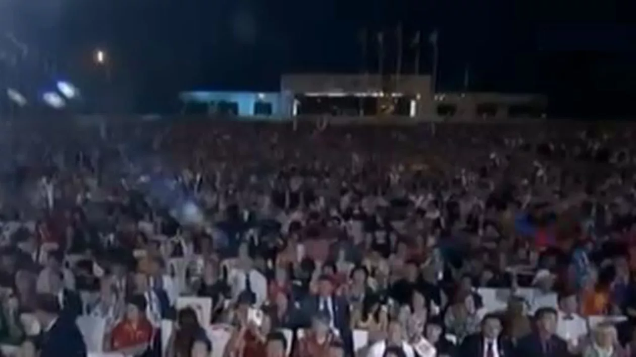 Cei mai fericiți angajați: Președintele companiei Tiens își trimite salariații într-un sejur în Spania (VIDEO)