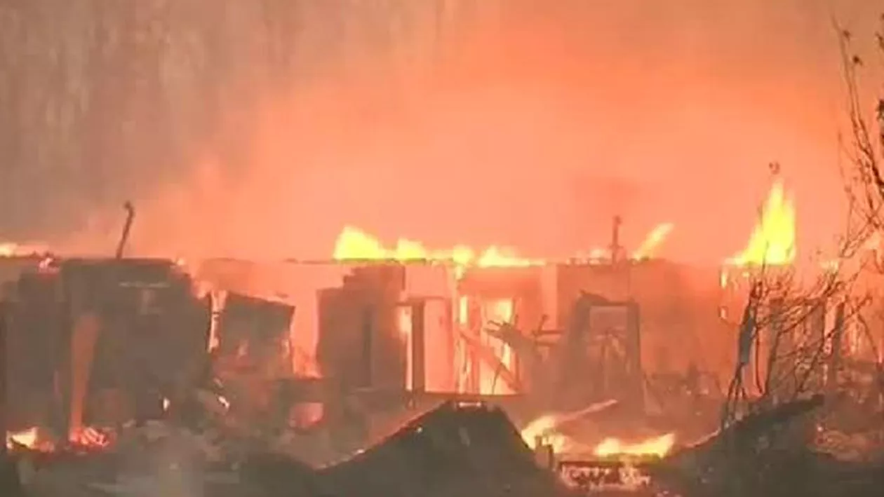 Incendiu devastator în Canada: Flăcările nu pot fi stinse fără ajutorul ploii (VIDEO)
