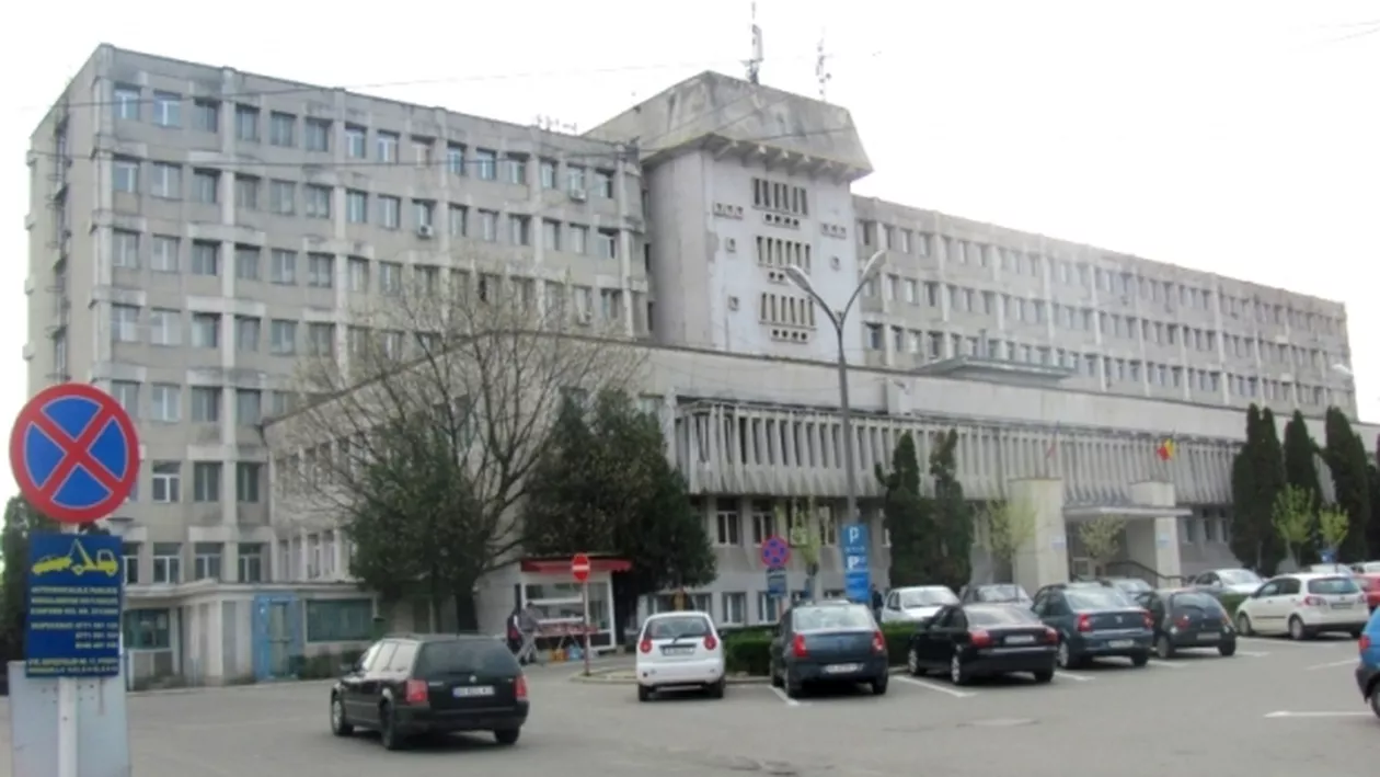 Mai mulți șobolani, surprinși în curtea interioară a Spitalului Judeţean Argeş (VIDEO)