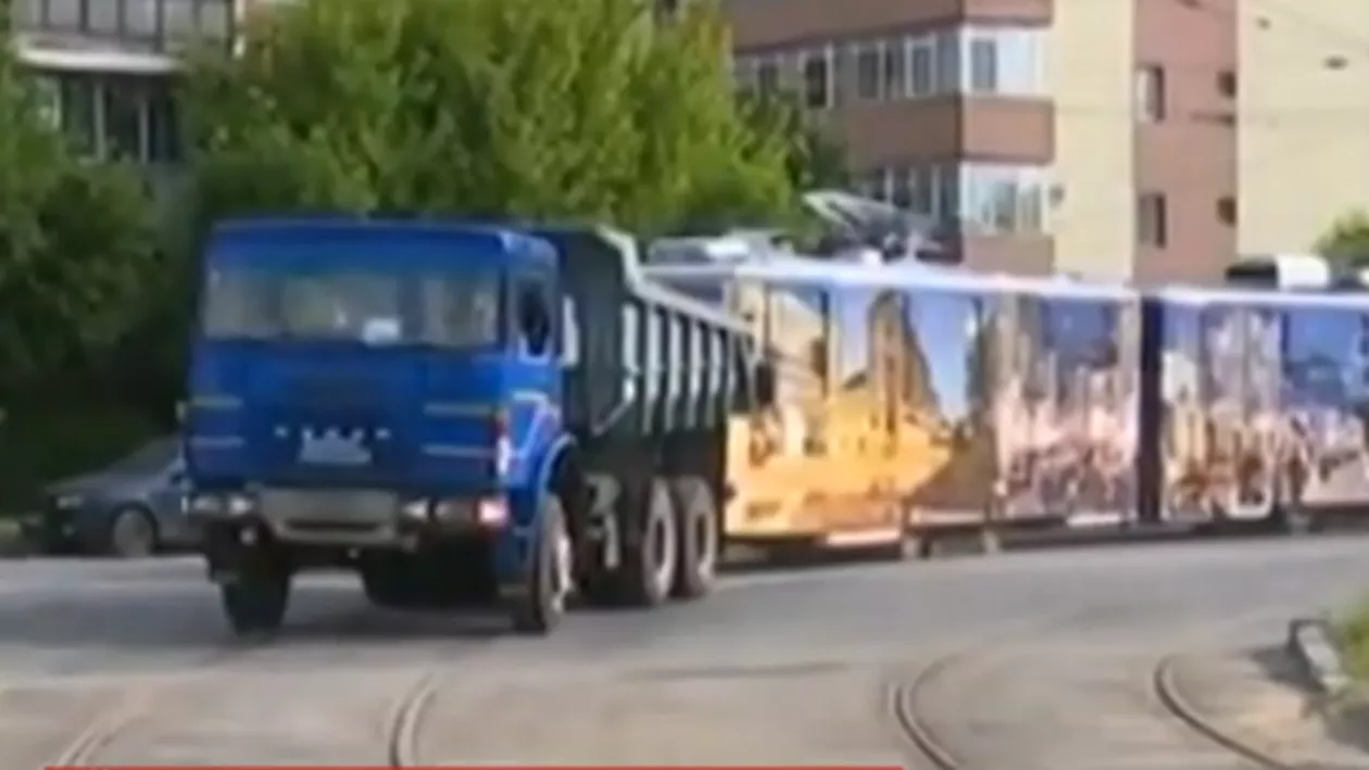 Craiova: Un tramvai modernizat cu 10.000 de euro s-a stricat chiar de la prima cursă (VIDEO)
