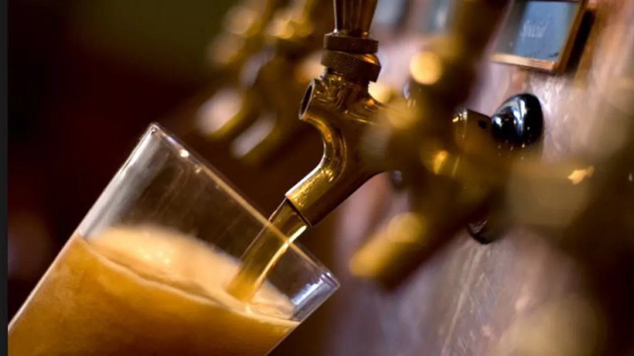 Belgia: Un producător construieşte o conductă de bere sub străzile Bruge-ului și oferă de băut pe viață locuitorilor din acest oraș