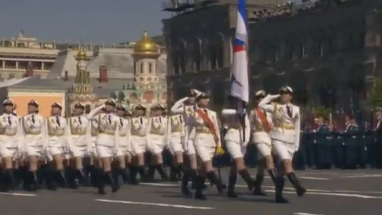 „Fetele lui Putin”. Sexy plutonul armatei rusești a impresionat la defilarea de Ziua Victoriei (VIDEO)