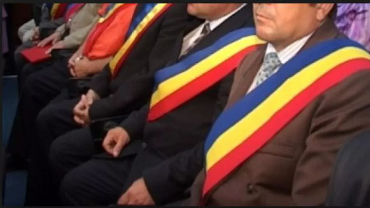 Primarii din România și cele 7 minuni ale lor: De la pista de biciclete care trece prin mijlocul unui bar, până la terenul de fotbal care are la centru un stejar secular (FOTO+ VIDEO)
