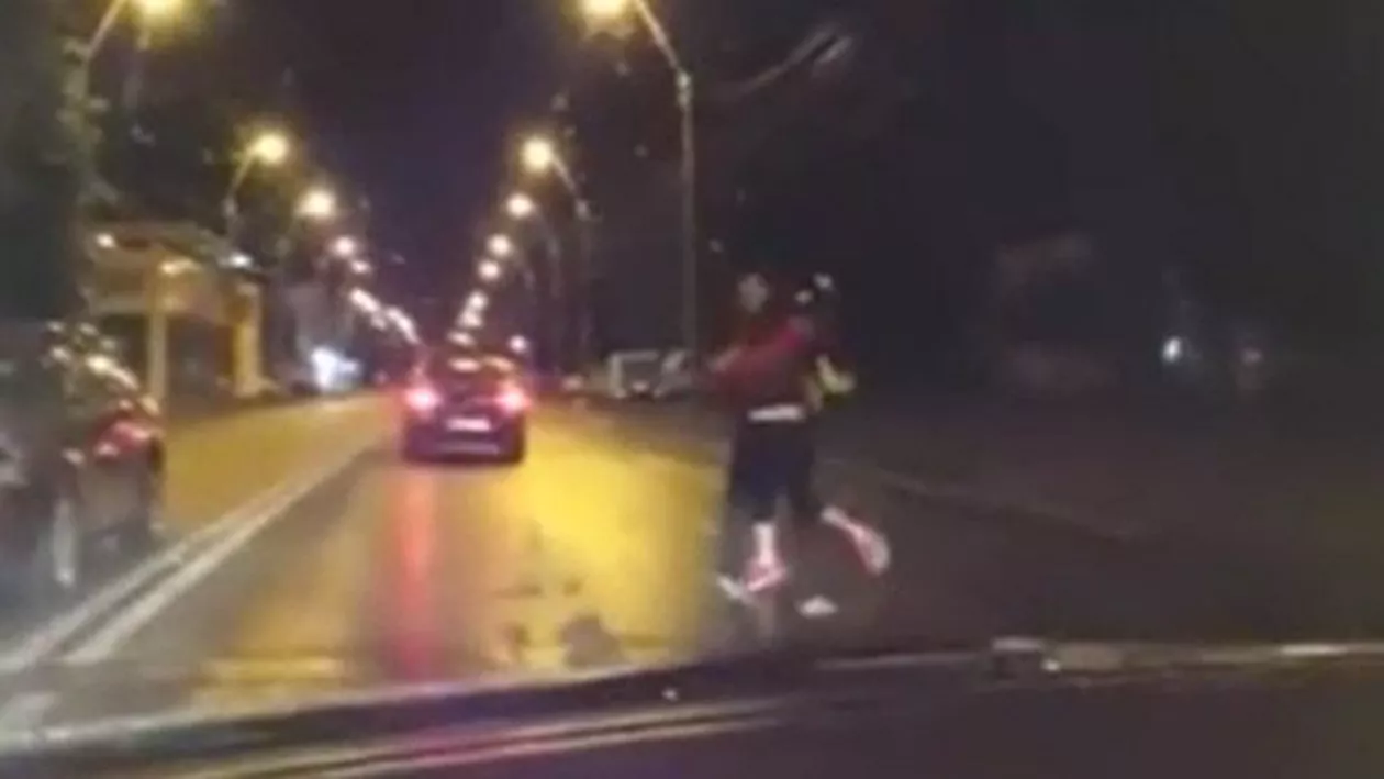 Doi tineri din Galați au transformat un bulevard într-un ring de box