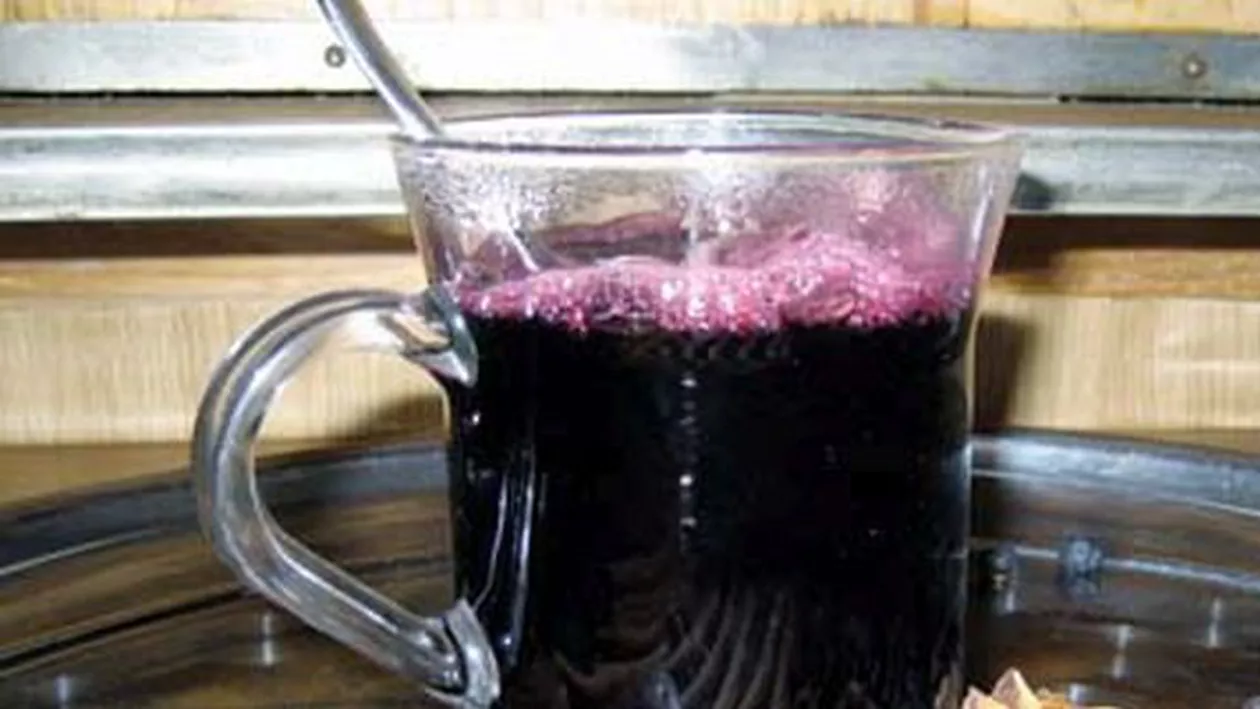 Vaslui: Un copil a ajuns la spital după ce un vecin l-a obligat să bea vin