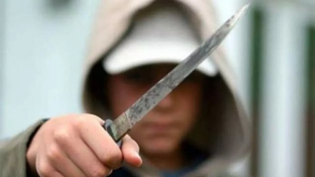 Scene de groază într-un parc din Iași! Un adolescent de 16 ani, înjunghiat de mai multe ori în spate