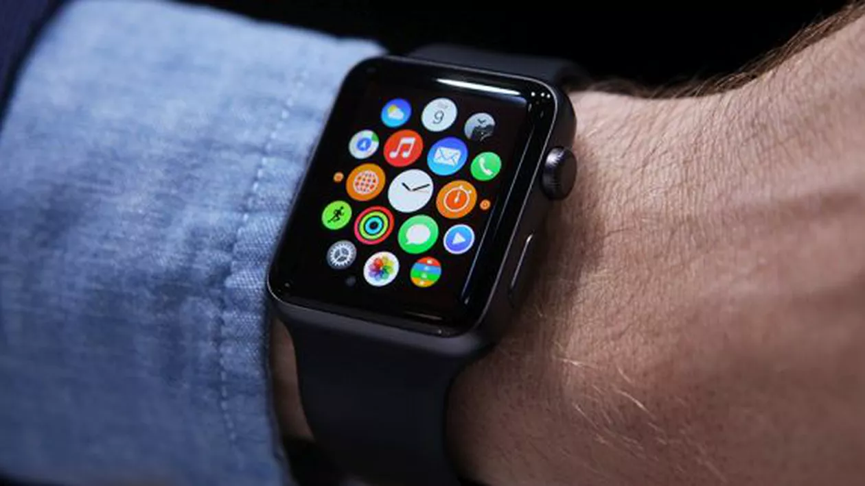Apple e tot mai disperat să le dea cumpărătorilor un motiv să achiziționeze ceasul inteligent