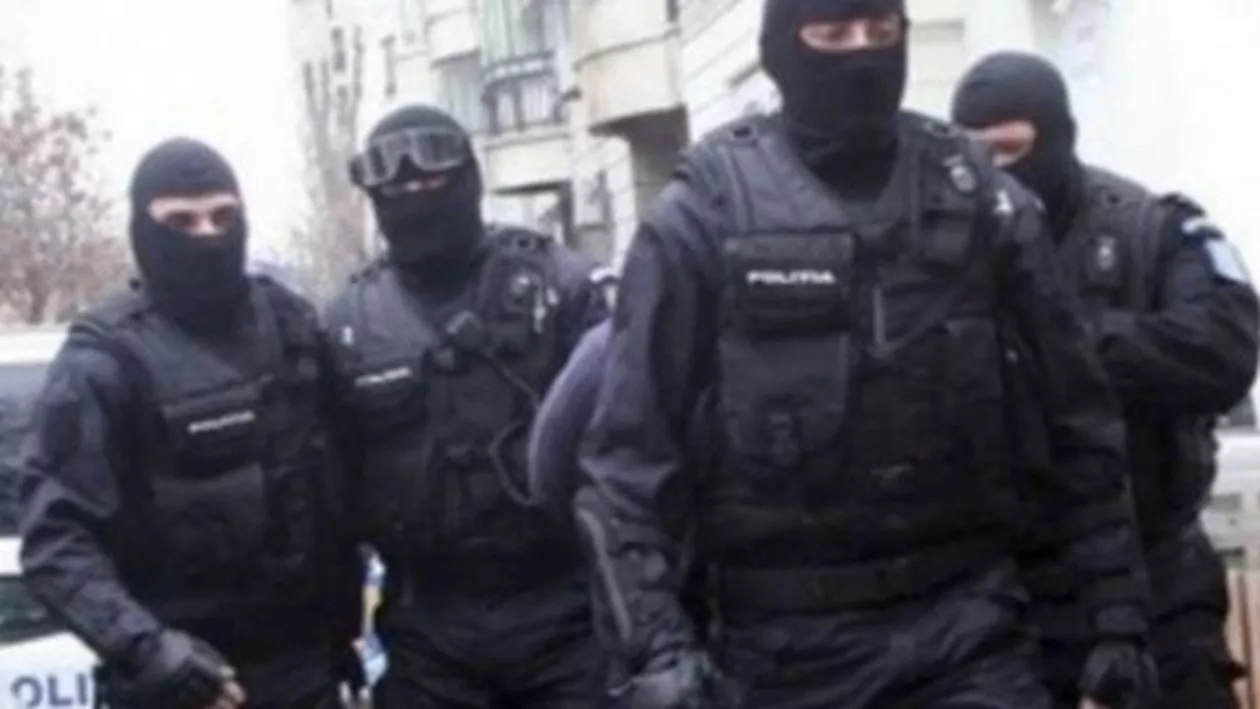 Polițiștii efectuează 55 de percheziții într-un dosar de înșelăciune, cu prejudiciul de două milioane de euro