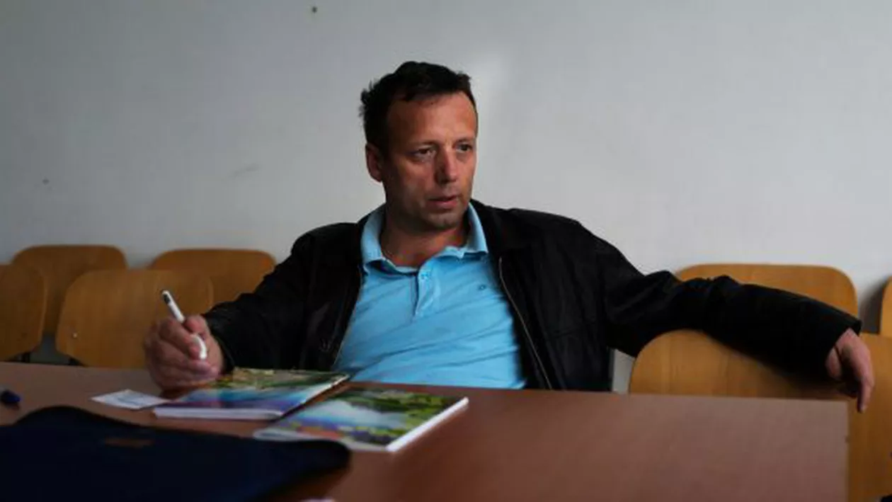 Hackerul român supranumit Guccifer a pledat vinovat în fața justiției din Statele Unite. Ce pedeapsă riscă bărbatul (VIDEO)