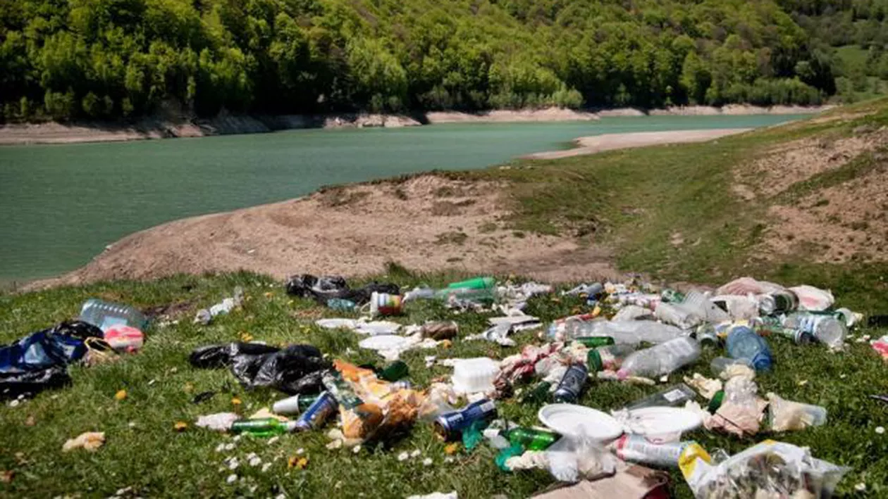 Deșeurile din țara noastră, un pericol uriaș. Comisia Europeană somează urgent România să ia atitudine