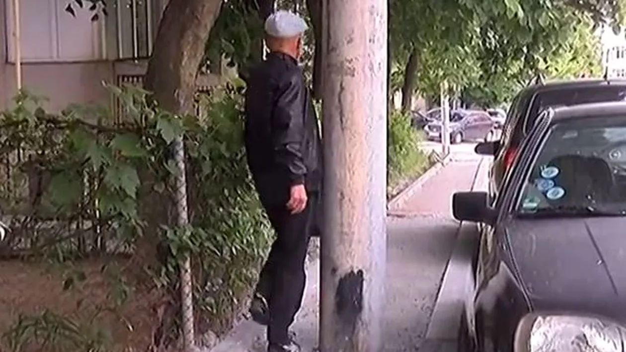 Dorel lovește la Craiova: Stâlpi în mijlocul trotuarelor, din zece în zece metri (VIDEO)