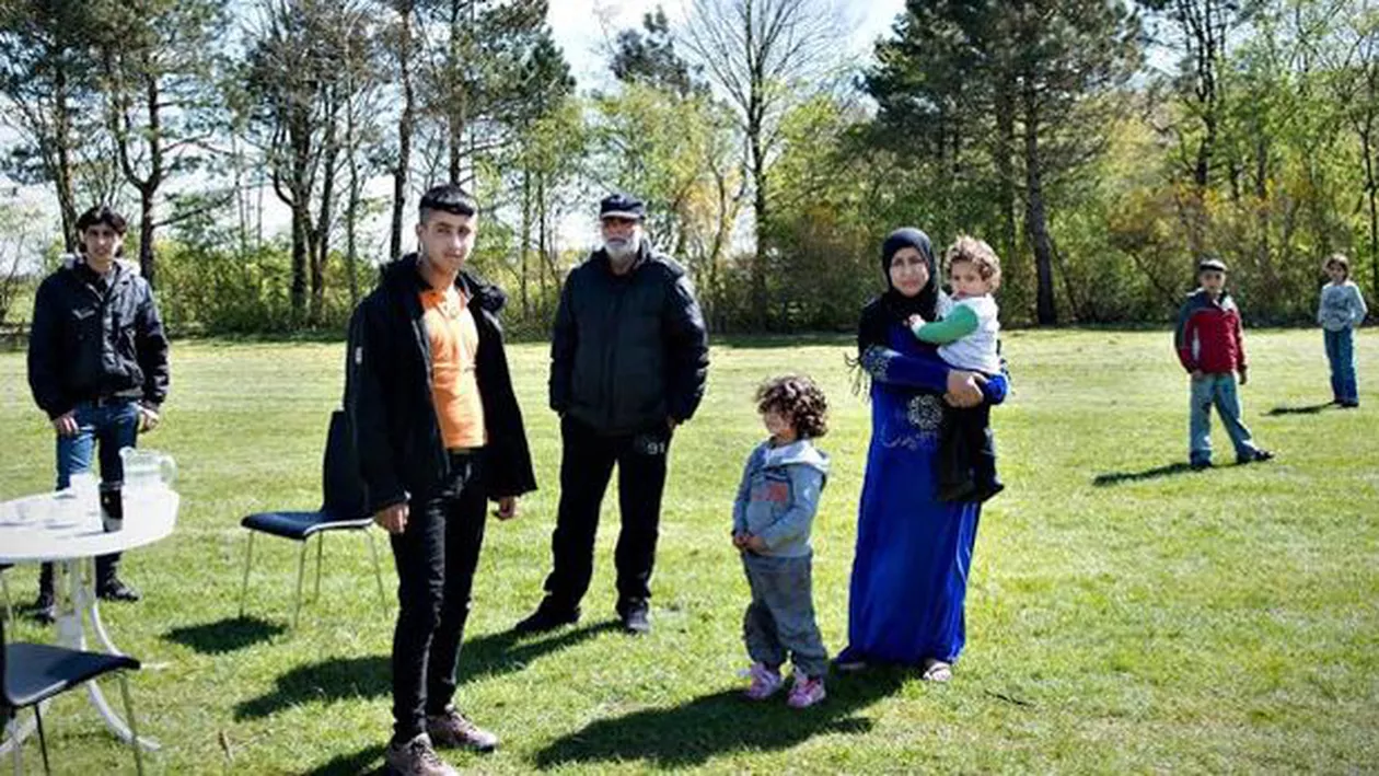 Un refugiat sirian refuză să facă testul de paternitate cerut de autorităţi pentru a-şi reîntregi familia