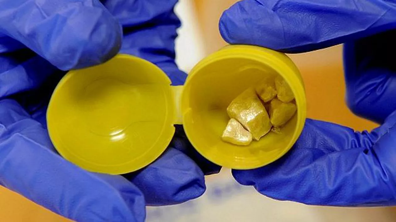 Surpriză neașteptată într-un ou de ciocolată: Droguri de mare risc găsite de un copil de 5 ani (VIDEO)