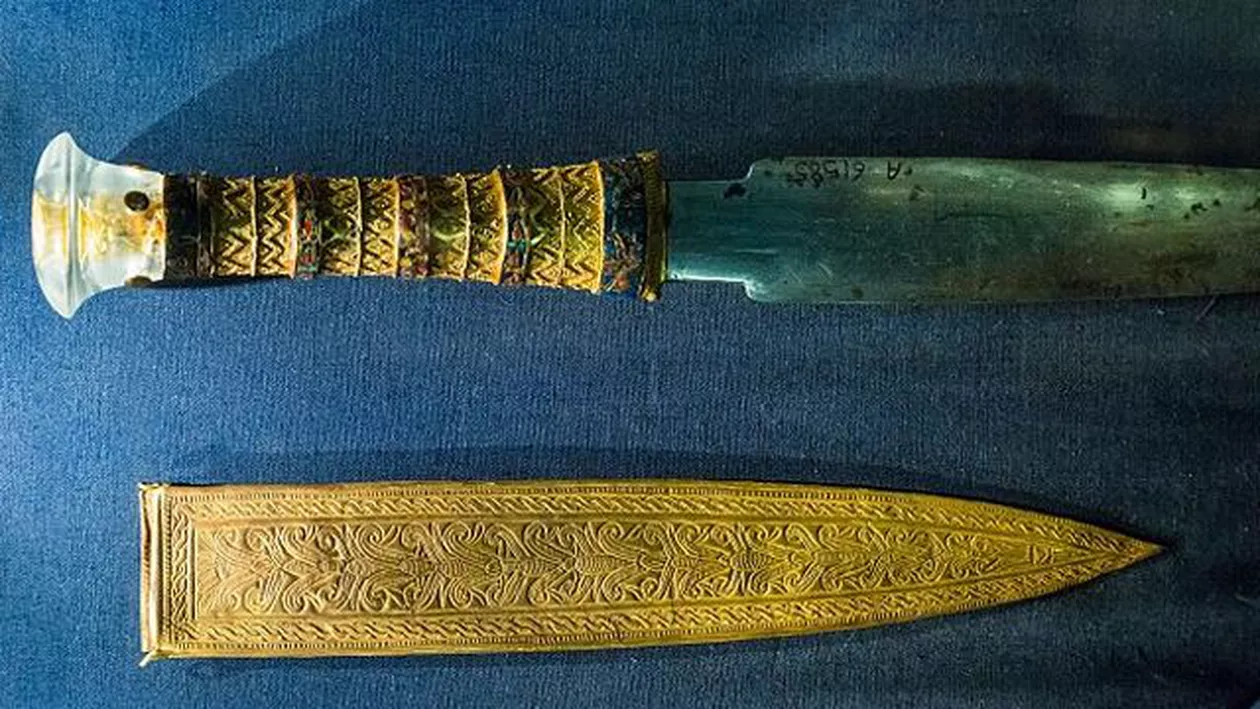 Tutankhamon avea un pumnal de origini extraterestre. Cum a ajuns băiatul să conducă Egiptul la vârsta de 9 ani