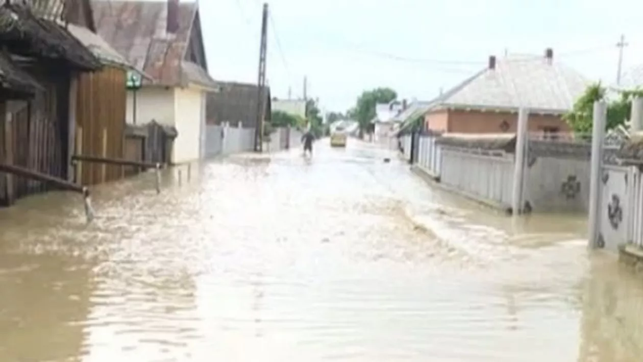 România se pregăteşte de potop: COD ROŞU și cod portocaliu de inundații. Care sunt județele afectate (FOTO)