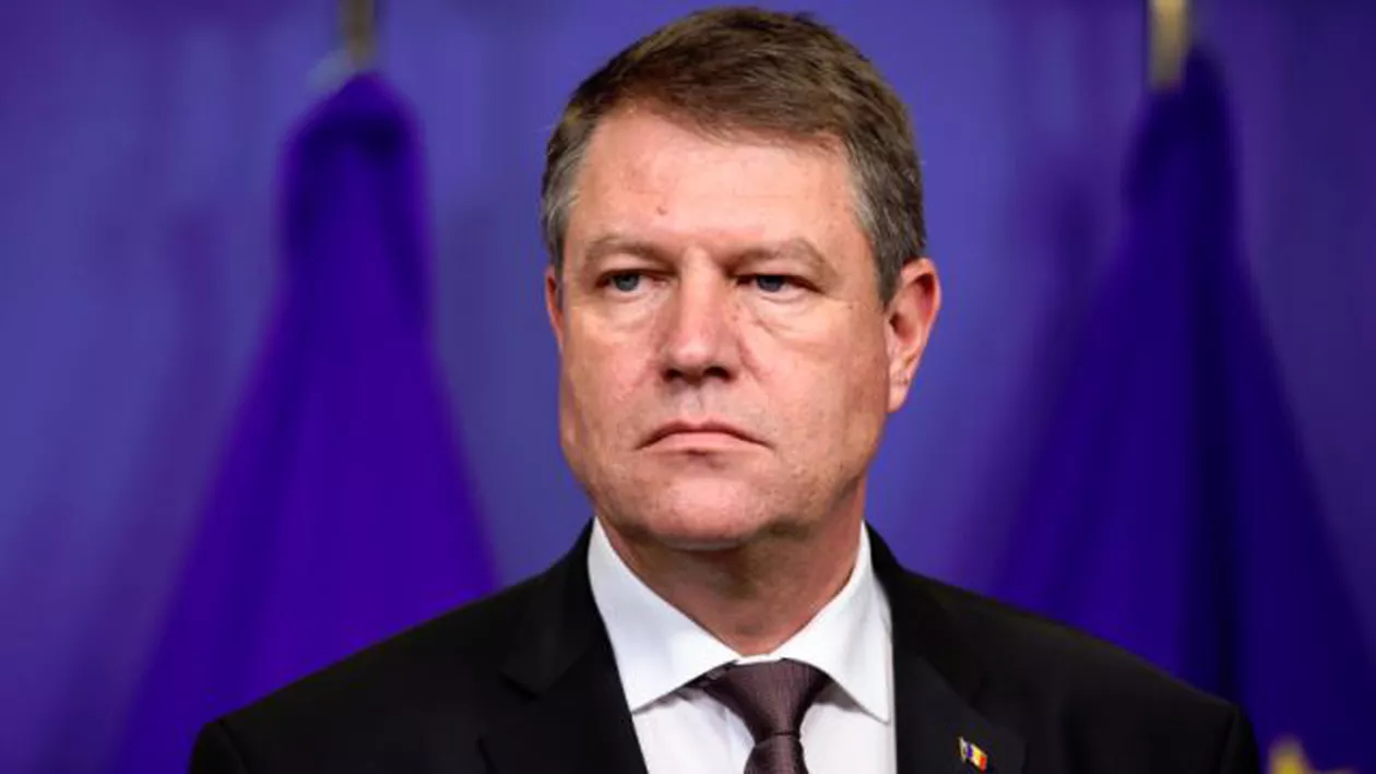 Klaus Iohannis, mesaj de condoleanțe pentru victimele accidentului aviatic. Din păcate, "patru vieți au fost curmate pentru a salva o altă viață"
