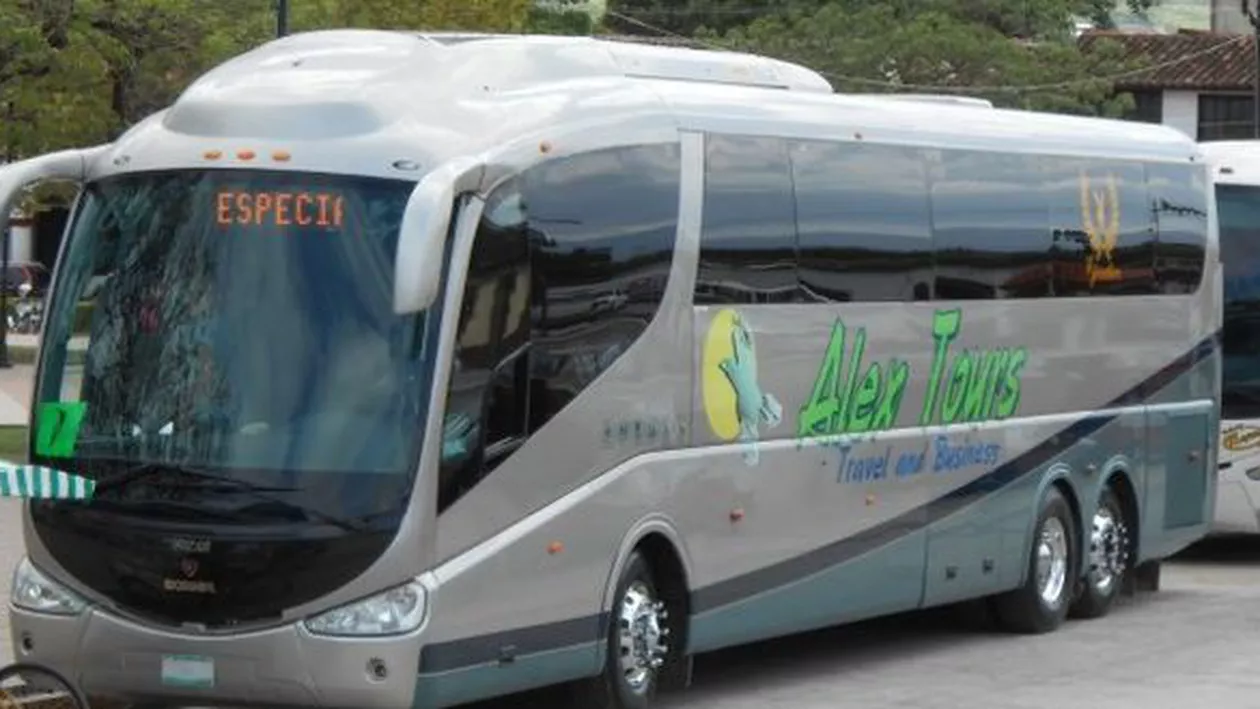 Momente de groază în Franța! Șase turiști cehi, răniți după ce autocarul în care se aflau a fost ținta unui atac armat