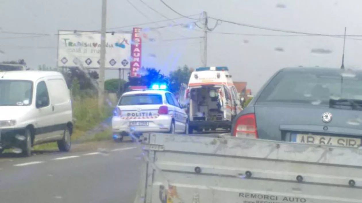 Accident rutier pe DN1: Doi răniți după ce o mașină a intrat pe contrasens (FOTO)