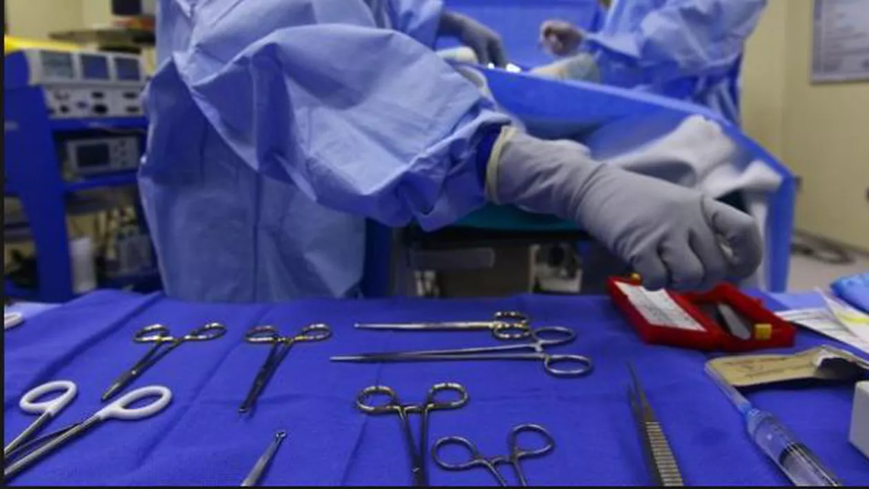 Pacienții bolnavi de cancer sunt în panică: Dacă mai pleacă şi oncologii, suntem condamnaţi la moarte