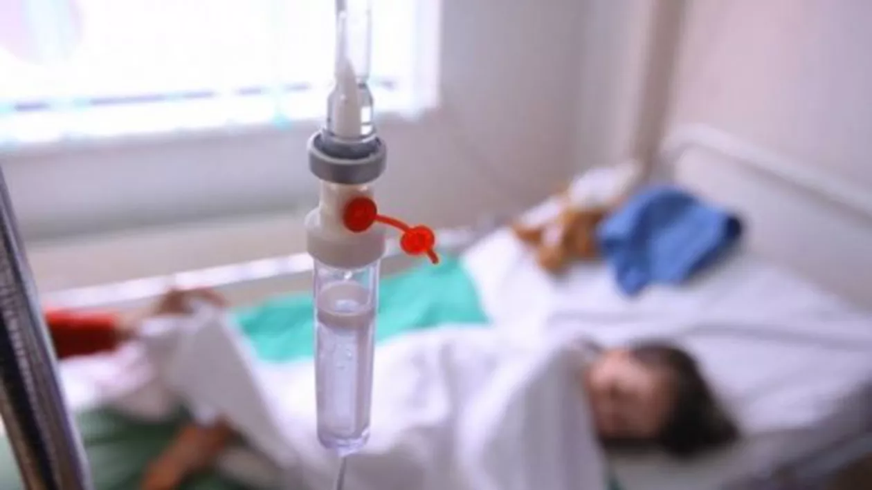 O fetiță de 2 ani a murit din cauza arsurilor pe jumătate de corp după ce părinții au încercat să ascundă incidentul