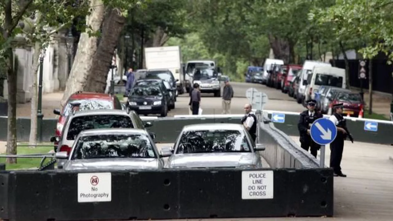 Alertă teroristă la ambasada Israelului din Londra. Poliția britanică, explozie controlată a unui vehicul suspect