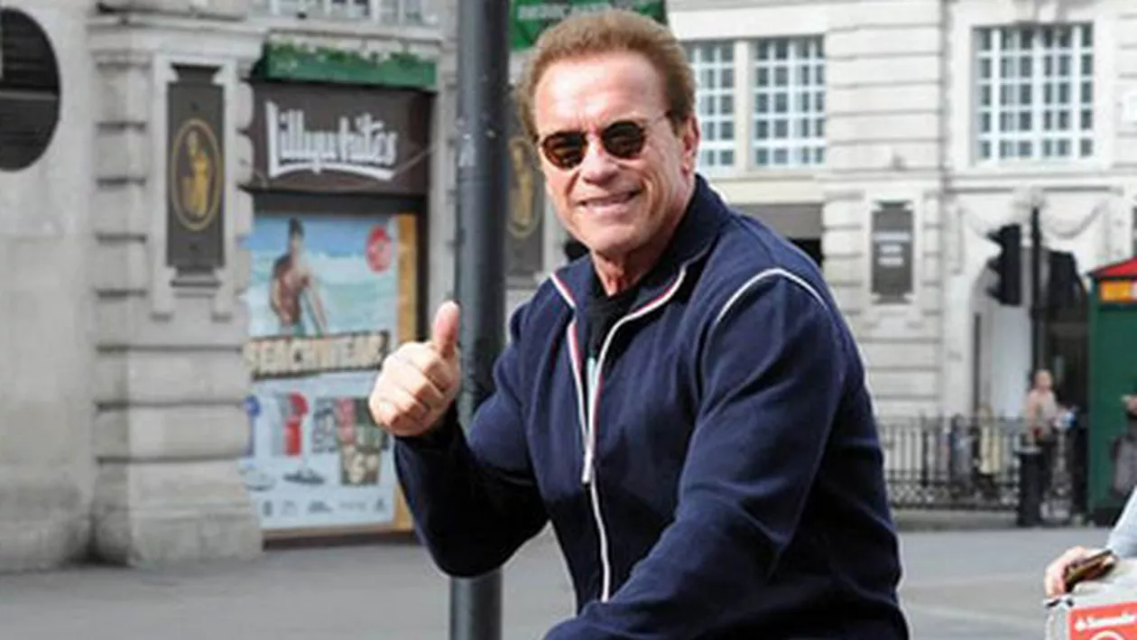 Arnold Schwarzenegger încurajează mersul pe bicicletă (FOTO)