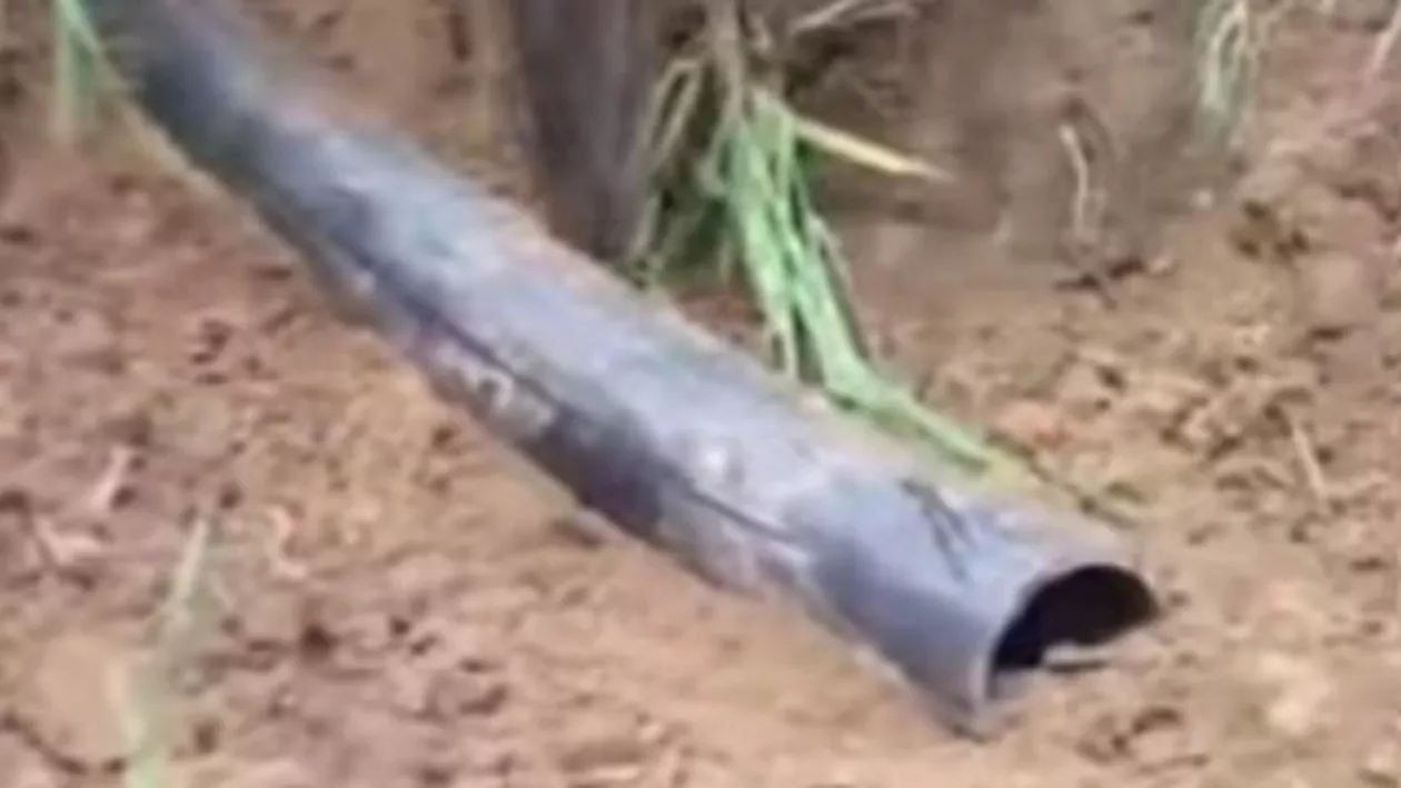O conductă pentru alcool de contrabandă, îngropată pe fundul Nistrului, a fost descoperită de grănicerii ucraineni (VIDEO)