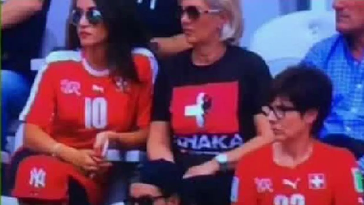 Imaginea turneului oferită de mama fraţilor care s-au duelat în meciul Albania - Elveţia (VIDEO)