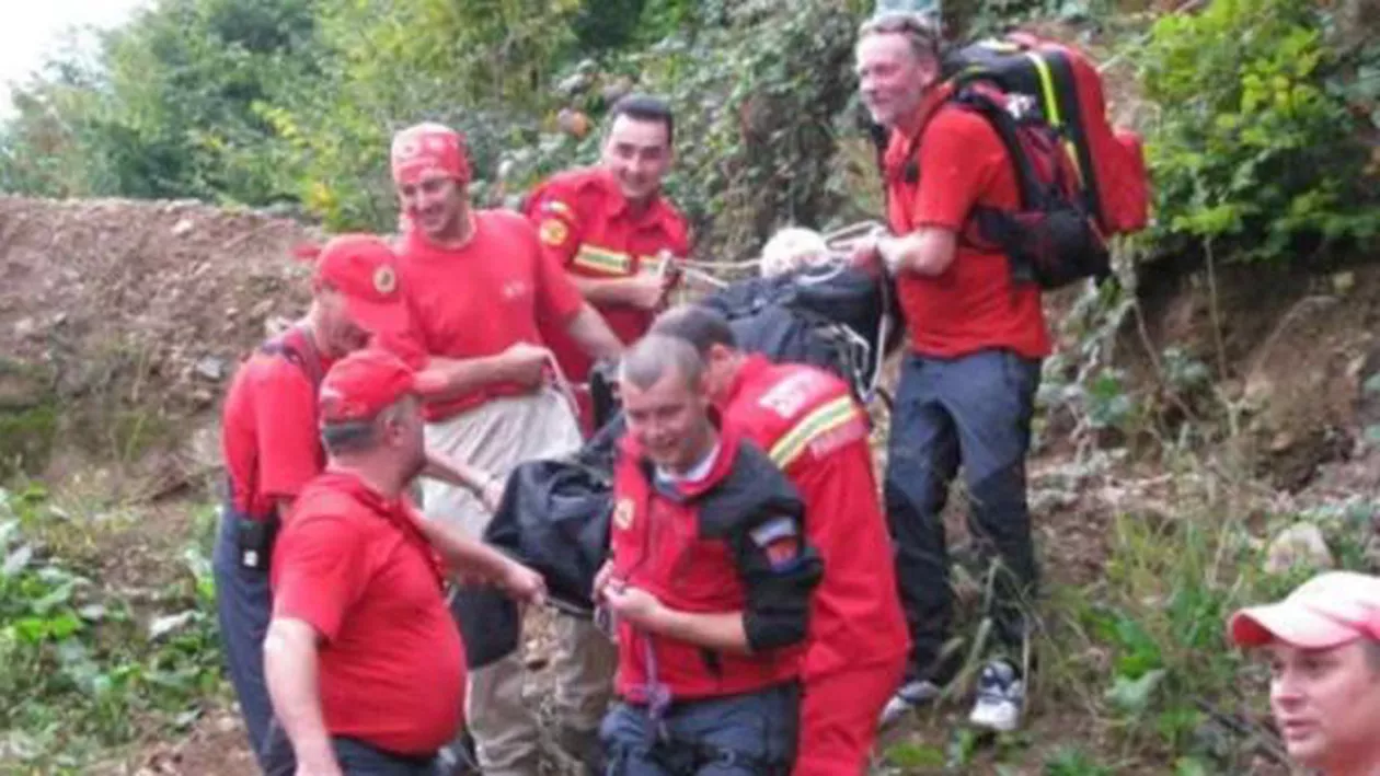 Mai mulți salvamontiști au intervenit în Munții Făgăraș pentru a salva o turistă italiancă