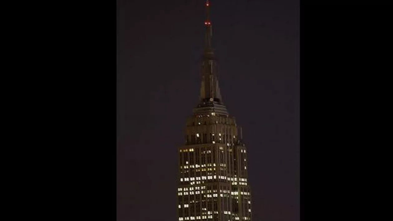Empire State Building și-a stins luminile în semn de omagiu pentru victimele masacrului de la Orlando (FOTO)
