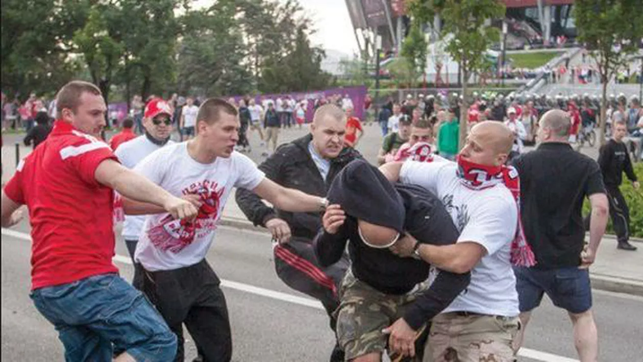 Imagini din mijlocul violențelor: Un huligan rus a folosit o cameră Go Pro pentru a surprinde confruntarea cu englezii (VIDEO)