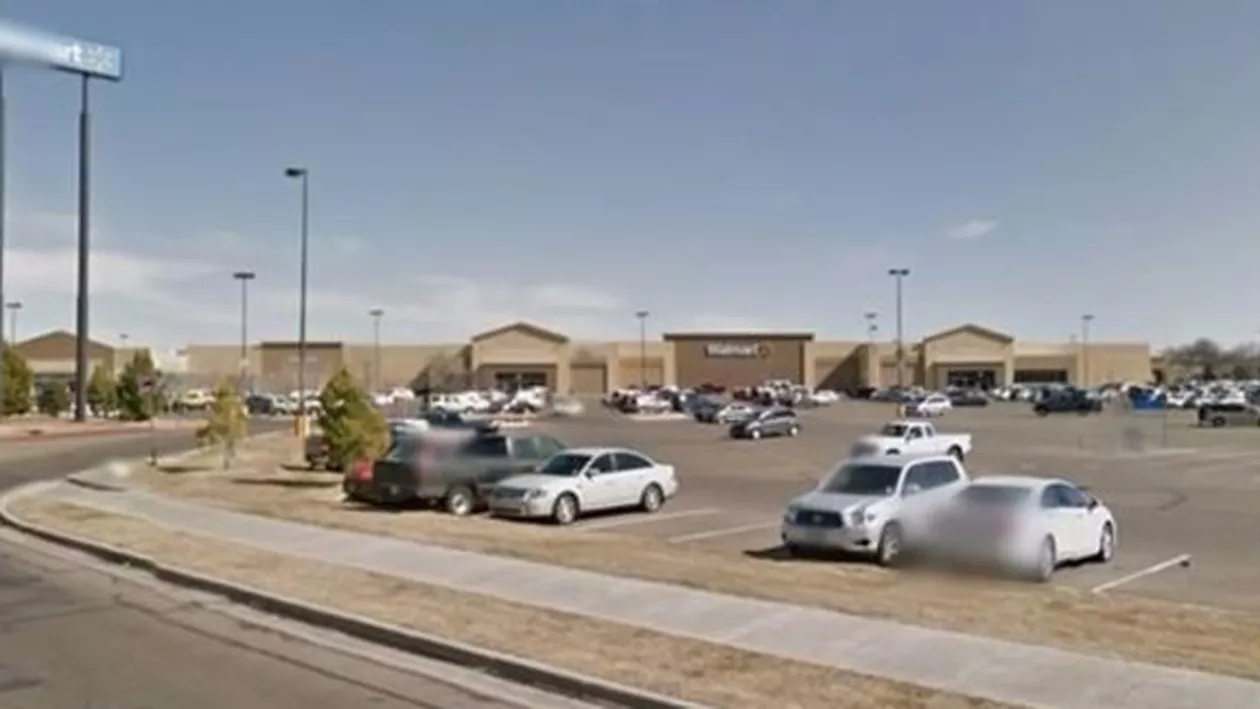 Teroare în SUA: Un agresor înarmat a luat mai mulți oameni ostatici într-un supermarket (VIDEO)