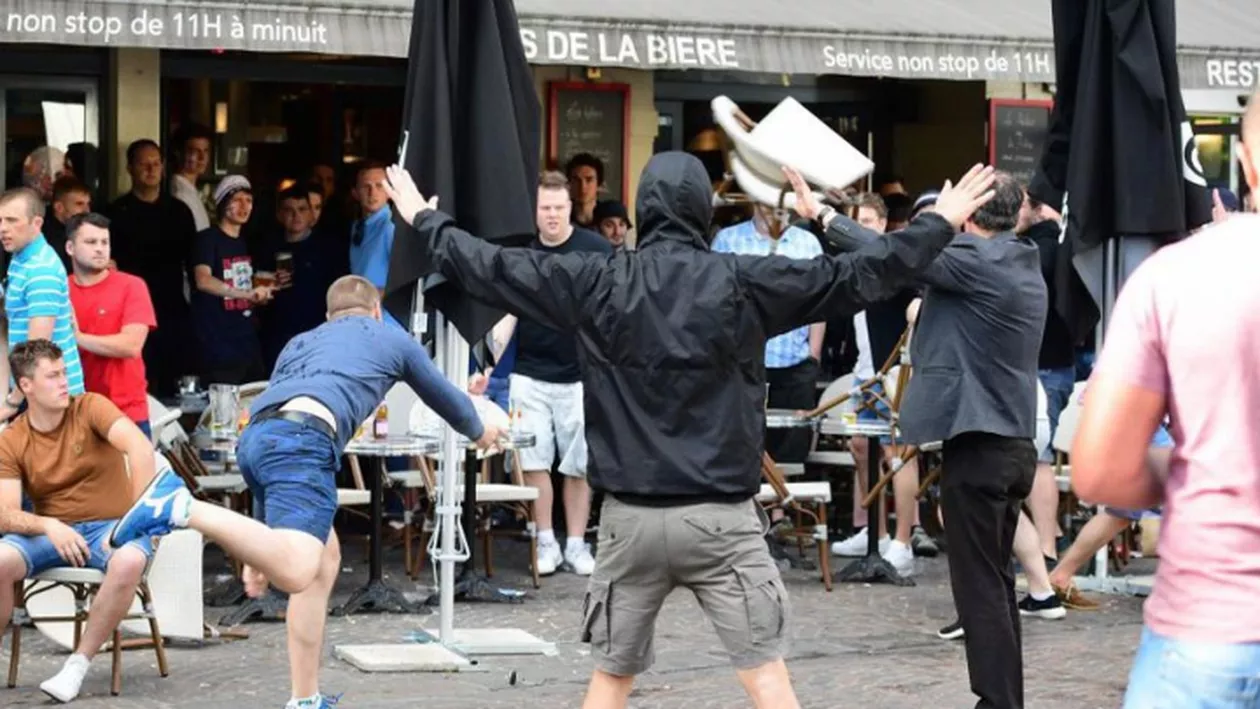 Suporterii ruși nu se lasă: Noi ciocniri cu fanii englezi, de data aceasta la Lille (VIDEO)