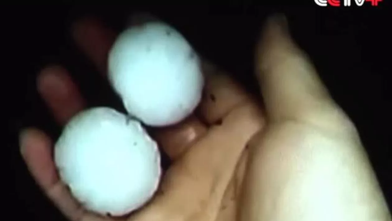 Peste 18.000 de mașini au fost afectate de grindină, într-un oraș din China (VIDEO)