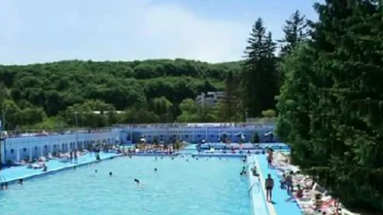 Clipe dramatice la un ștrand din Capitală! Două fete, în stare foarte gravă, după ce au fost la un pas să se înece (VIDEO)