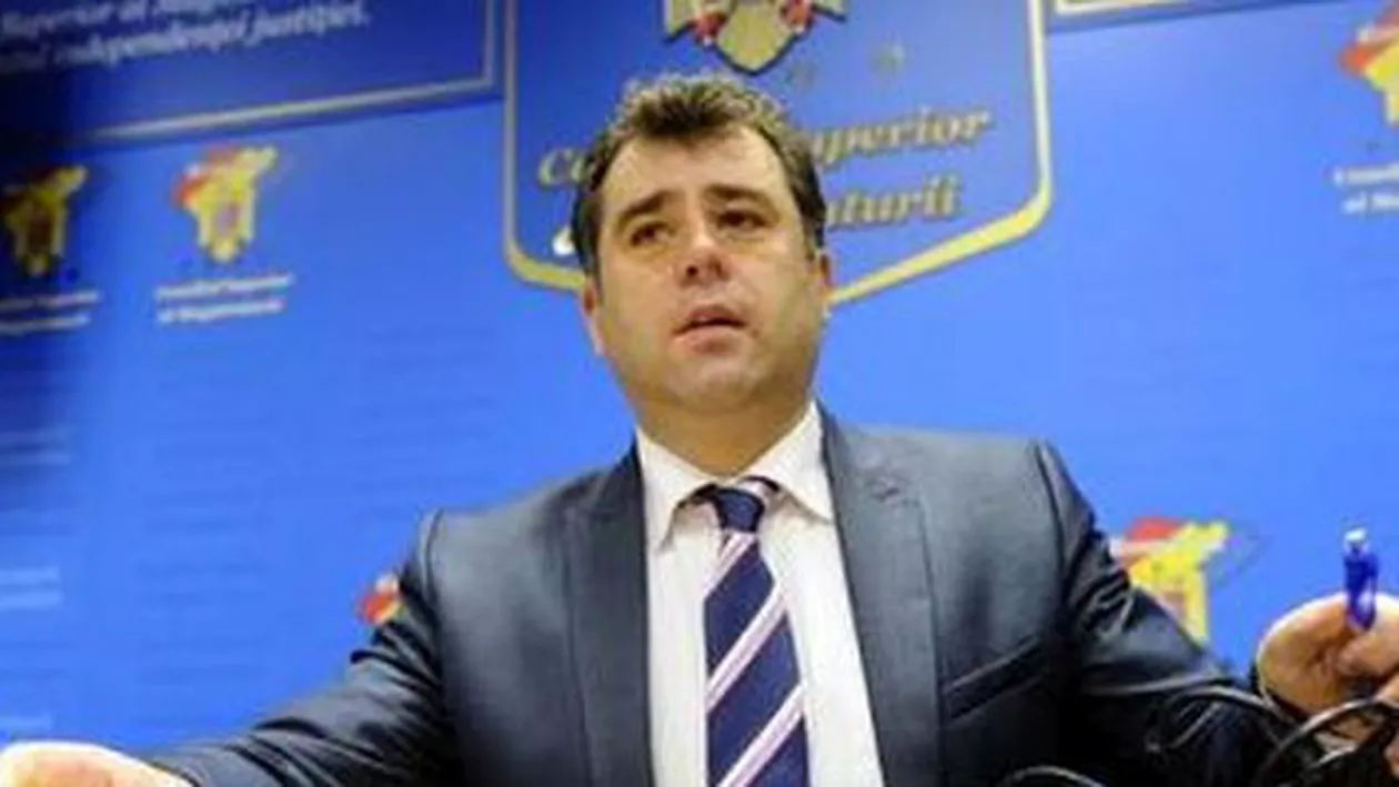 Judecătorul Horațius Dumbravă, întrebat dacă în alte ţări ale fostului bloc comunist se discută despre corupţie la fel de mult ca în România: „Există atâta corupţie în Cehia, Ungaria?”