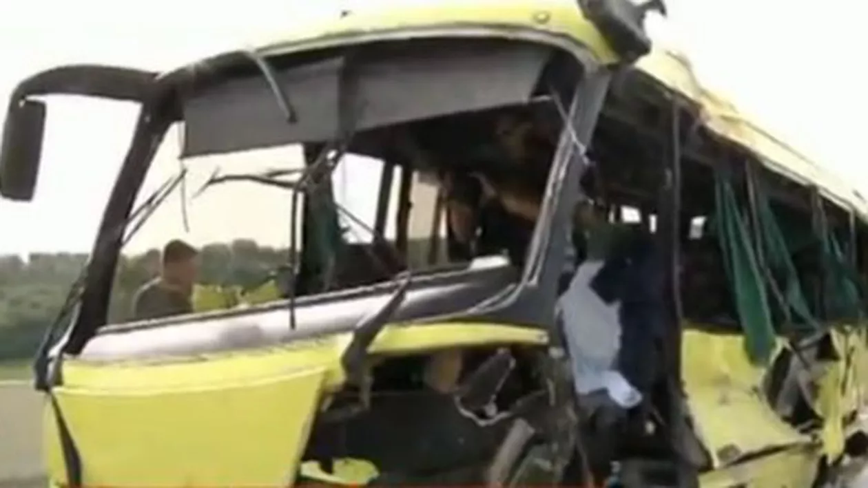 Noi ipoteze în cazul accidentului din Brașov: Șoferul nu ar mai fi condus niciodată un astfel de autocar și s-ar fi urcat băut la volan (VIDEO)