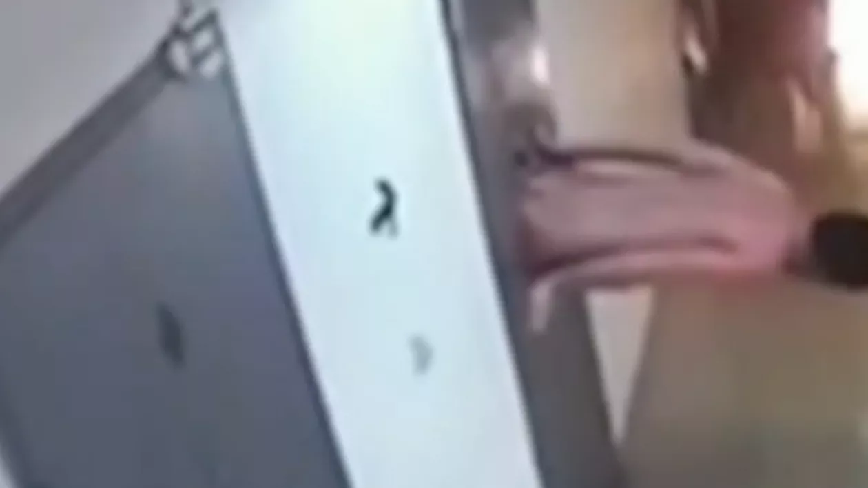 Prison Break rusesc: Un deţinut a reuşit să scape din celulă pe trapa pentru mâncare (VIDEO)